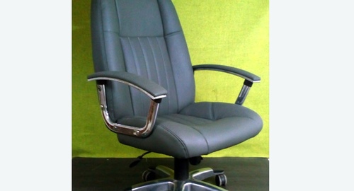 Перетяжка офисного кресла кожей. Будённовск
